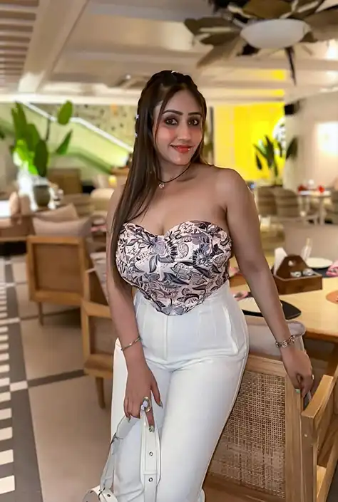 warm girl Riya, Bandra, Mumbai call girls